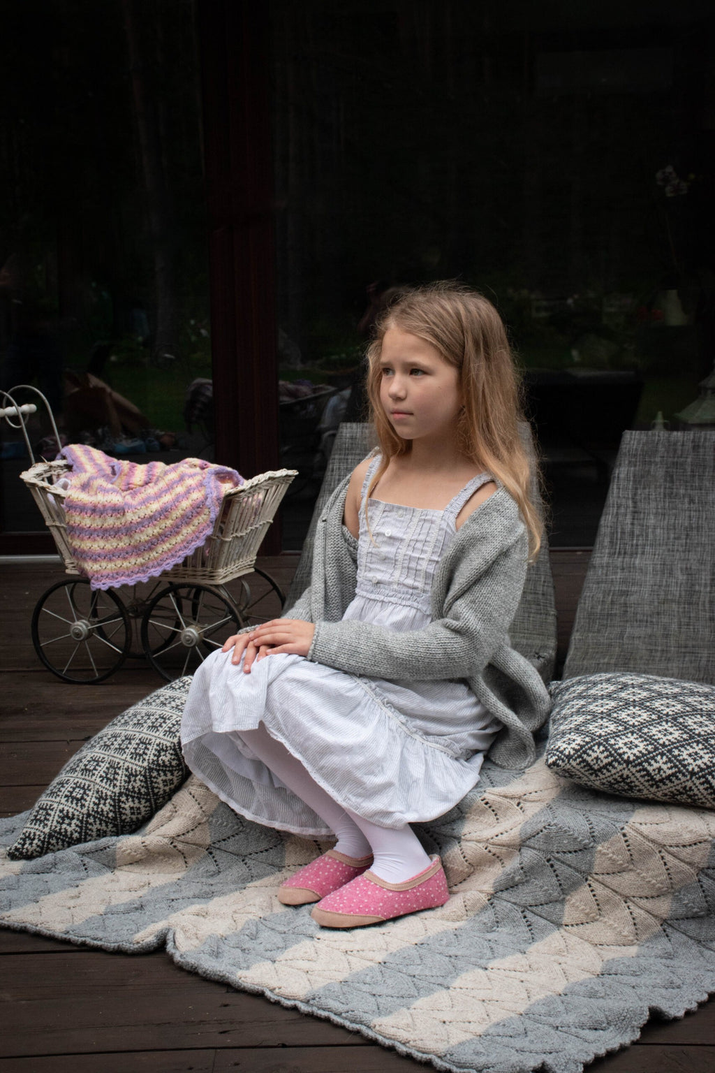 Villavuoratut paljasjalkatossut lapselle, roosat pallot, kuva 4