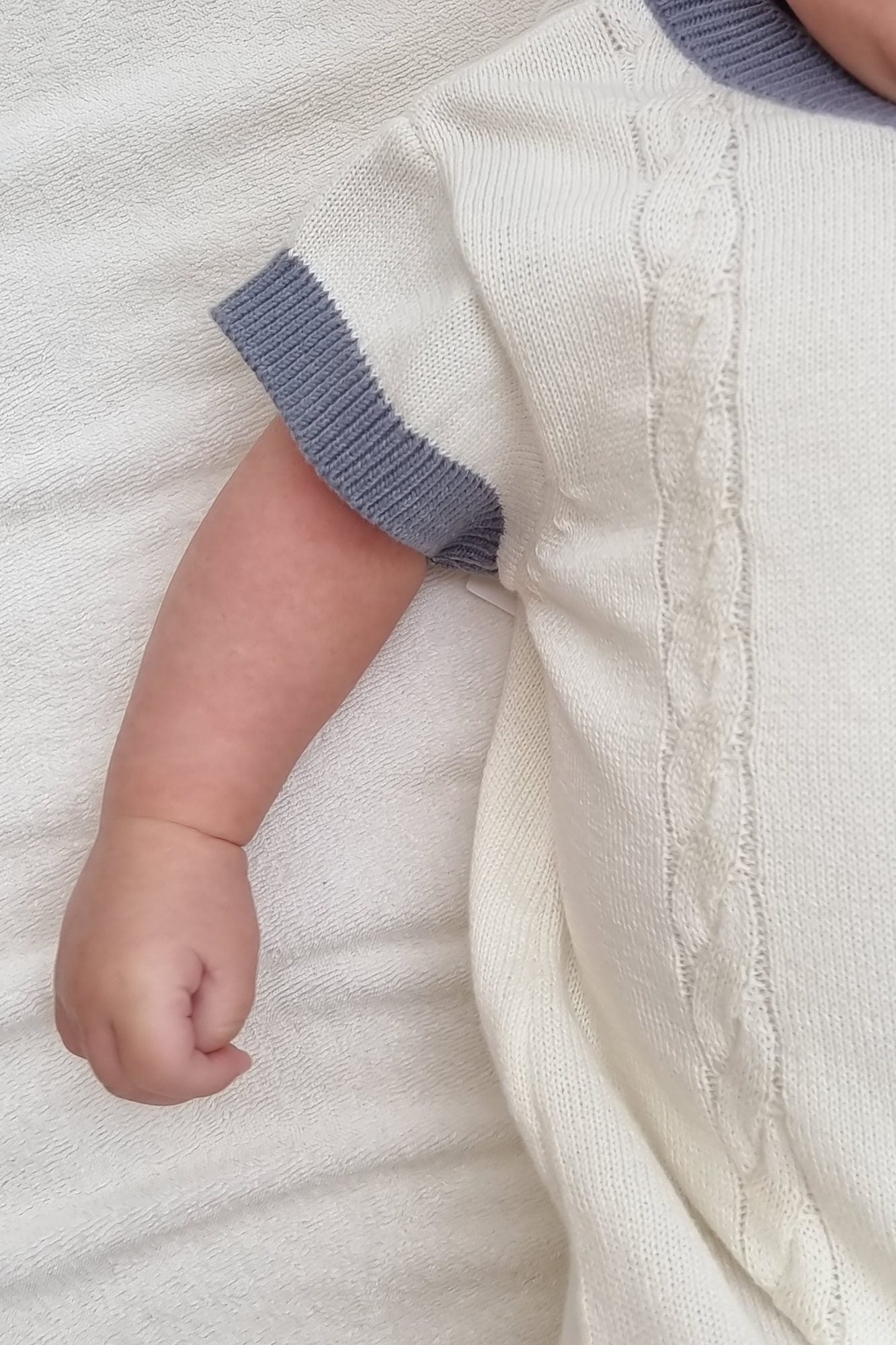 Neulottu vastasyntyneen kesäpotkupuku, luomupuuvilla