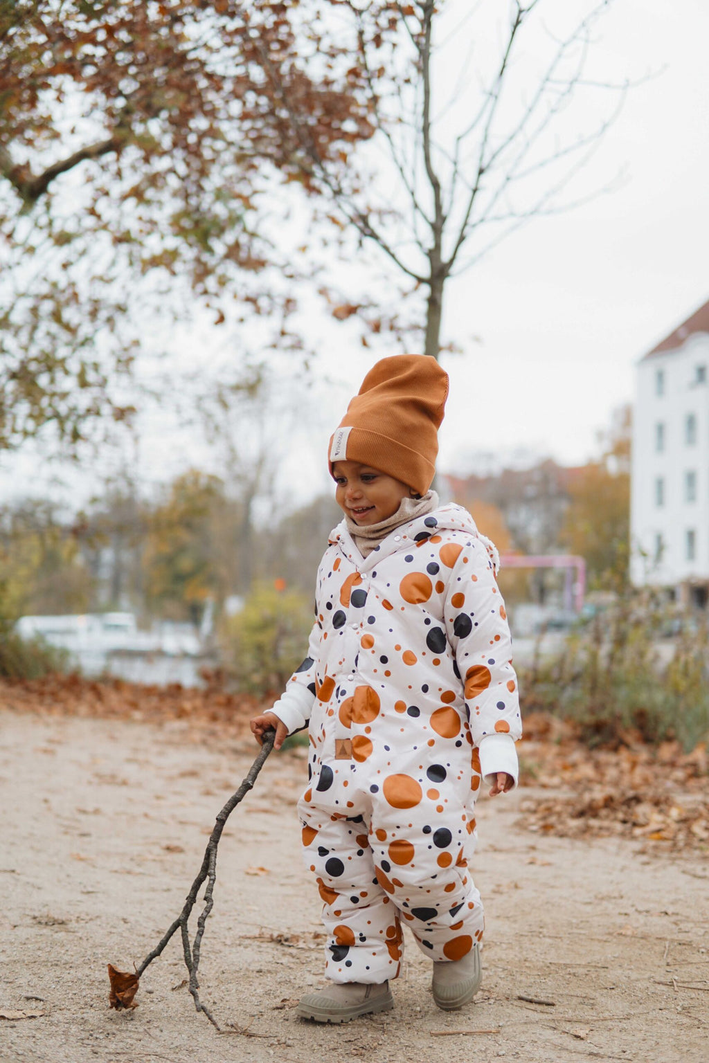 Talvihaalari teddyvuorella, oranssit pilkut mustalla, kuva 5
