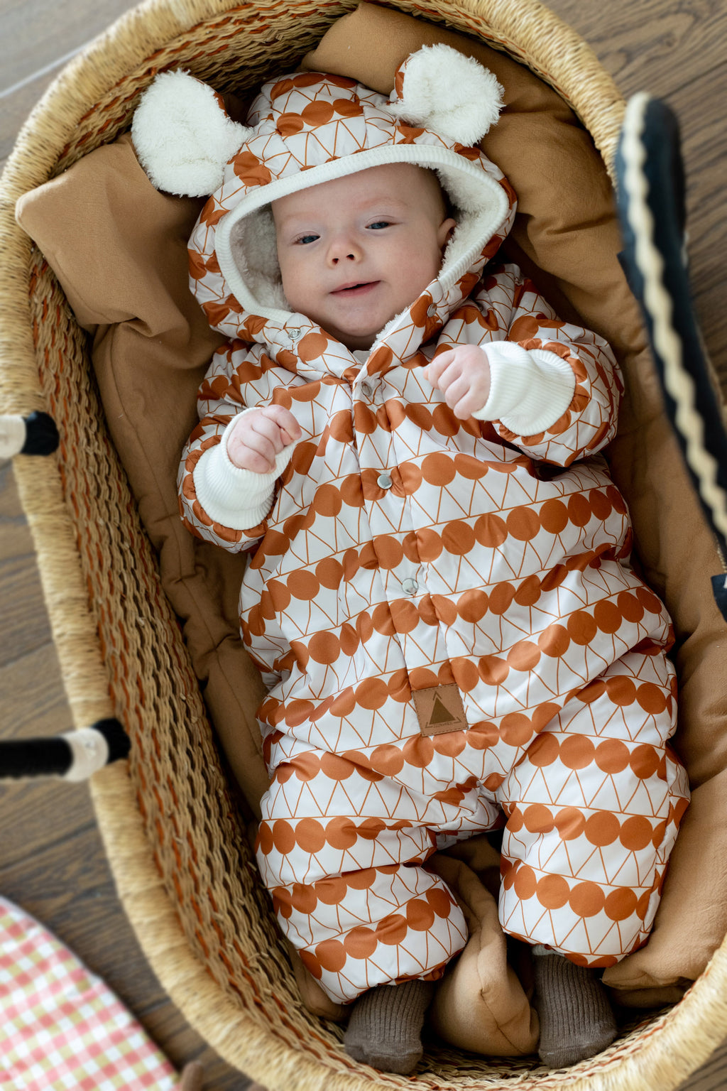 Talvihaalari teddyvuorella, oranssit pilkut, kuva 2